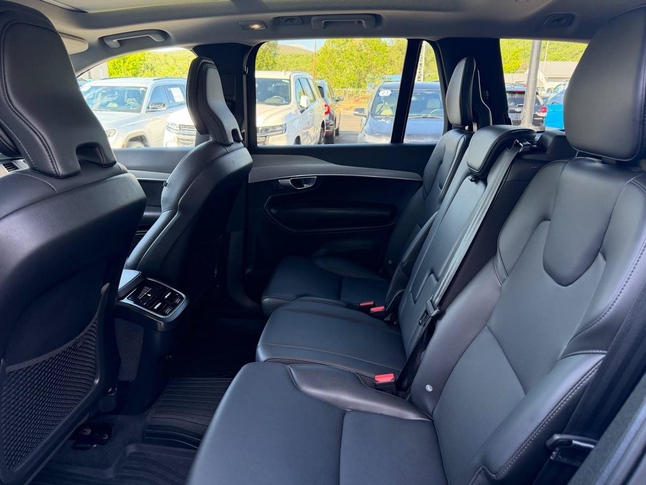 Used 2024 Volvo XC90 B5 Core w/ Protection Package Premier AWD/4WD image 18