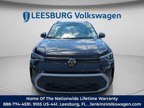 Used 2025 Volkswagen Taos SE FWD image 15
