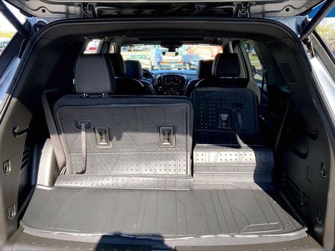 Used 2023 Chevrolet Traverse Premier w/ Redline Edition FWD image 36