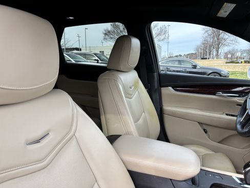 Used 2018 Cadillac XT5 Premium Luxury image 34