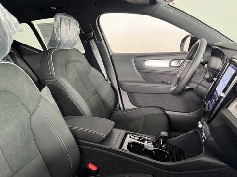 New 2026 Volvo XC40 B5 Ultra w/ Protection Package Premier AWD/4WD image 2