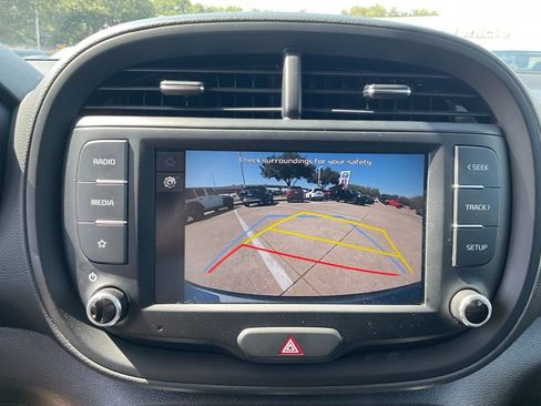 Used 2025 Kia Soul LX w/ LX Technology Package FWD image 28