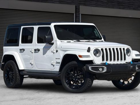 Used 2023 Jeep Wrangler Unlimited Sahara AWD/4WD image 2