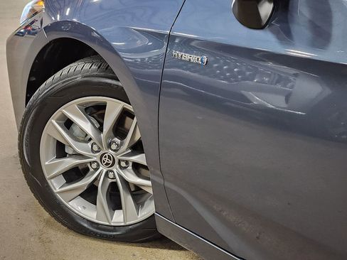 Used 2021 Toyota Avalon XLE w/ Moonroof Package image 25