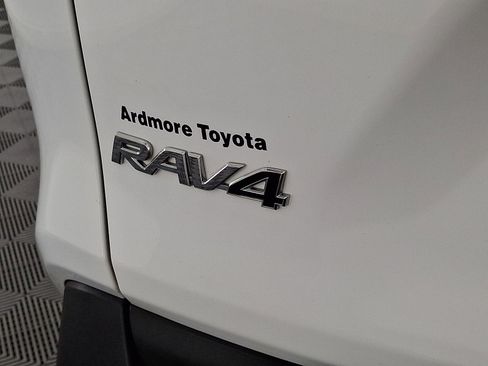 Used 2023 Toyota RAV4 XLE AWD/4WD image 15