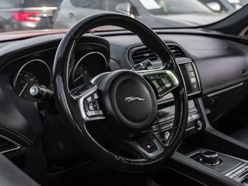 Used 2018 Jaguar F-PACE S image 21