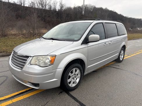 Used 2010 Chrysler Town & Country Touring image 1