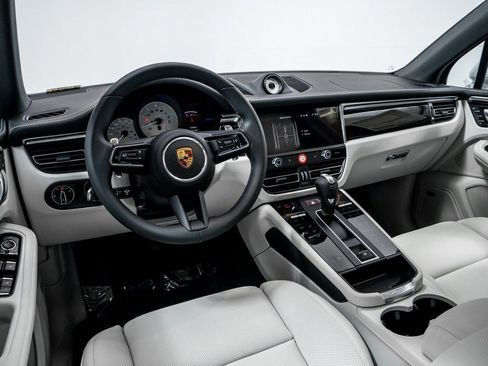 New 2026 Porsche Macan image 4