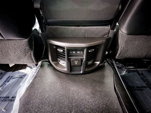 Used 2026 RAM 2500 Laramie AWD/4WD image 32