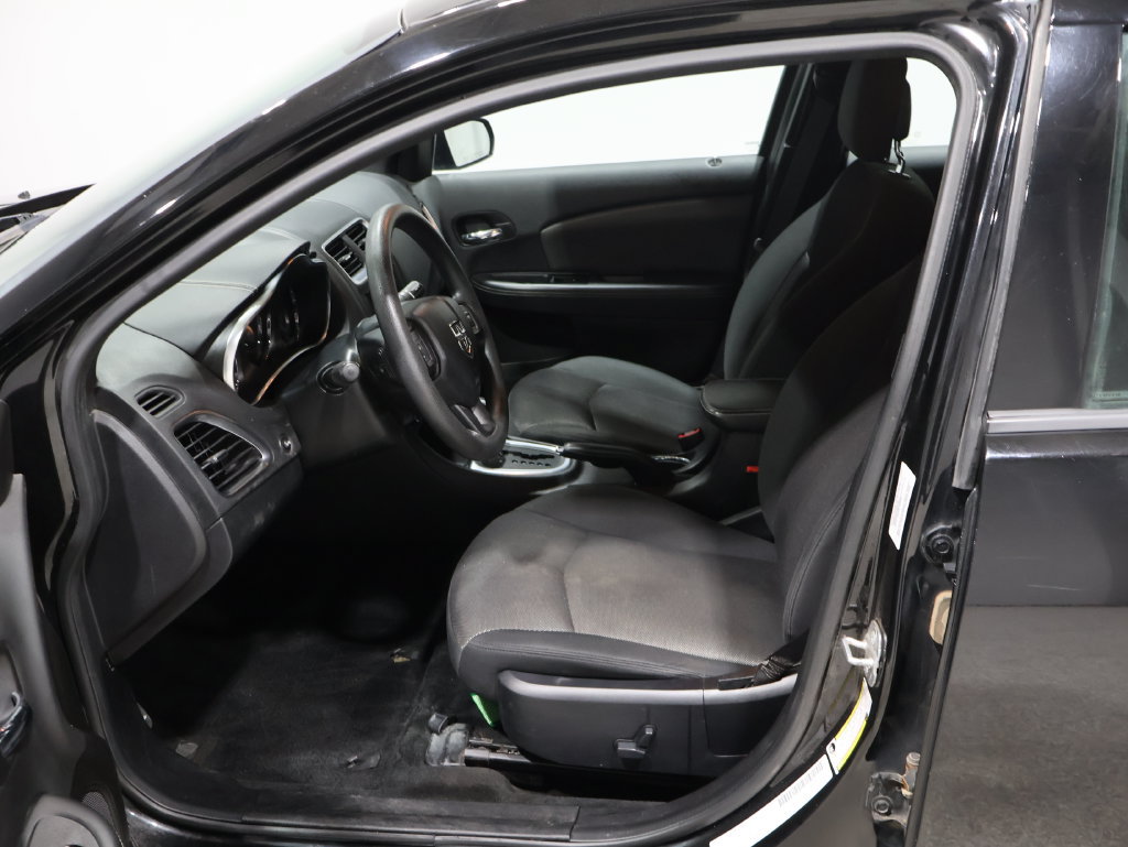Used 2014 Dodge Avenger SE FWD image 10