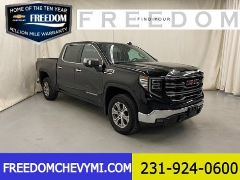 Used 2025 GMC Sierra 1500 SLT AWD/4WD image 1