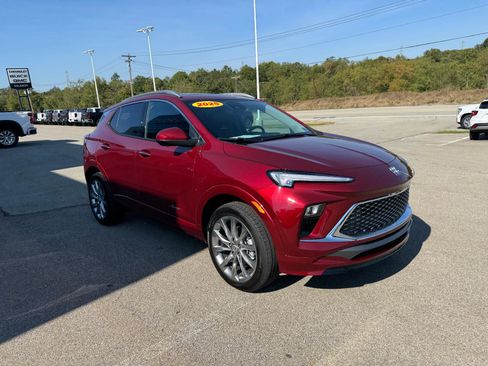Used 2025 Buick Encore GX Avenir w/ Avenir Technology Package image 7