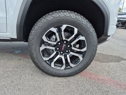 New 2026 GMC Canyon AT4 w/ AT4 Premium Package AWD/4WD image 16
