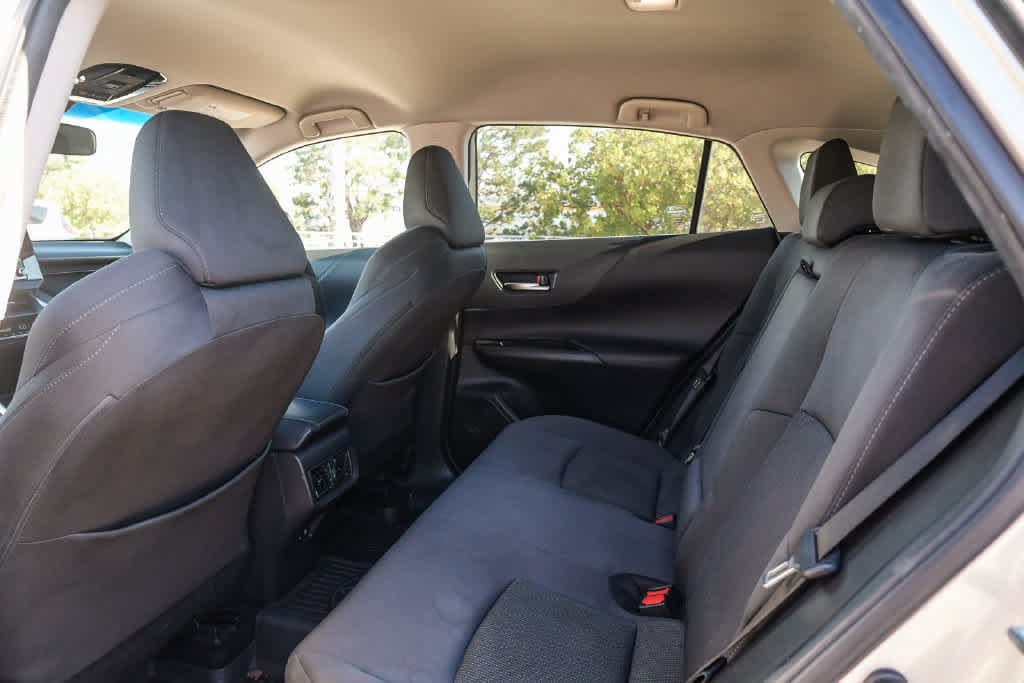 Used 2021 Toyota Venza LE AWD/4WD image 18