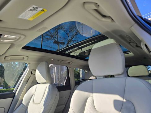 New 2026 Volvo XC60 T8 Ultra w/ Protection Package Premier image 22