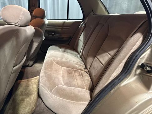 Used 2000 Ford Crown Victoria LX RWD image 15
