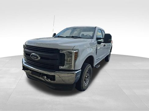 Used 2018 Ford F250 XL w/ Power Equipment Group AWD/4WD image 4