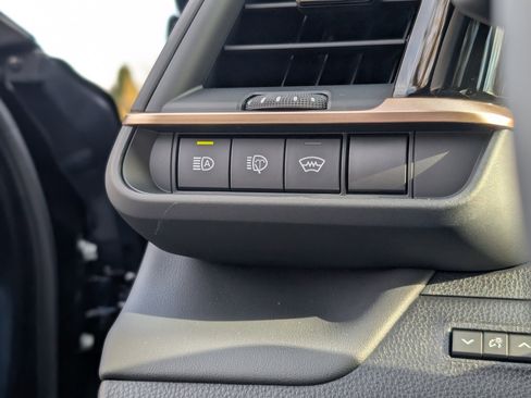 New 2025 Toyota Crown Signia image 22