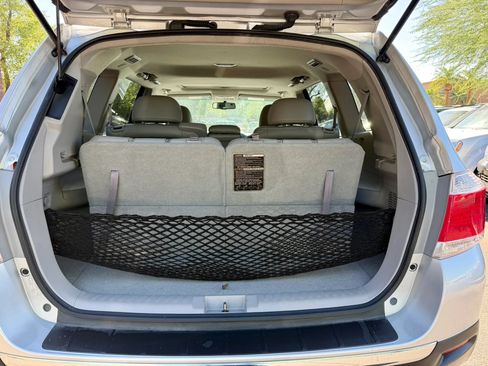 Used 2011 Toyota Highlander SE w/ Tow Pkg AWD/4WD image 18