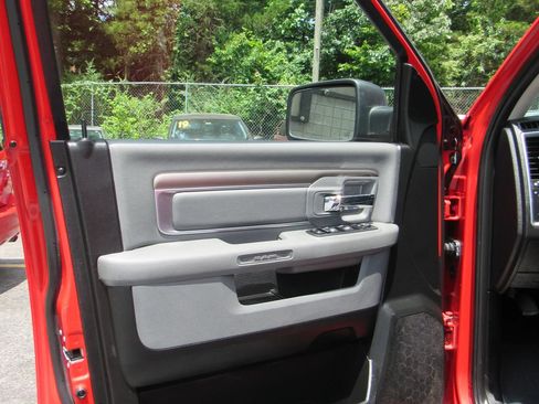 Used 2019 RAM 1500 Big Horn RWD image 10