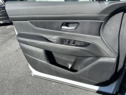 Used 2025 Nissan Murano SV image 16