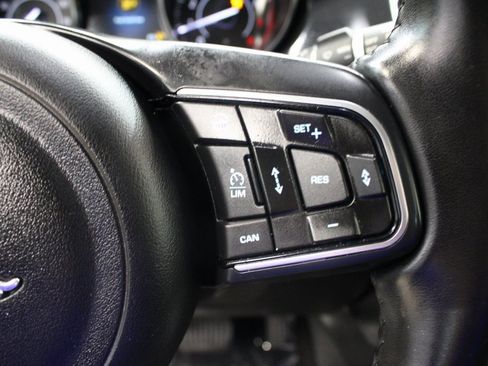 Used 2018 Jaguar E-PACE S image 27