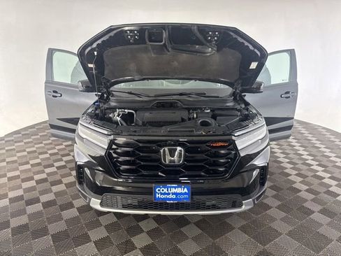 Used 2025 Honda Pilot TrailSport image 15