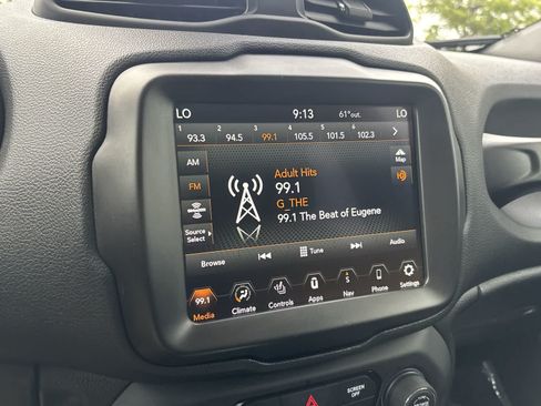 Certified 2022 Jeep Renegade Latitude w/ Convenience Group AWD/4WD image 14