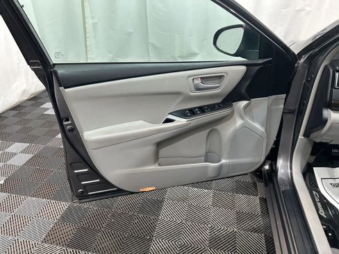 Used 2016 Toyota Camry LE image 21