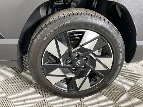 Used 2024 Hyundai Kona SEL FWD image 9