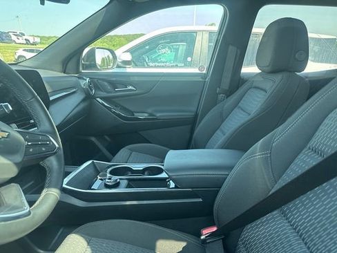 Used 2026 Chevrolet Equinox LT FWD image 8