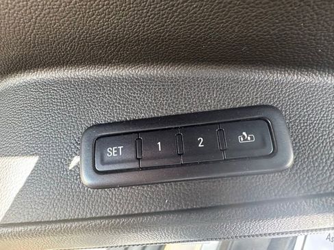 Used 2015 Chevrolet Suburban LT image 25