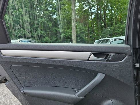 Used 2013 Volkswagen Passat S image 25