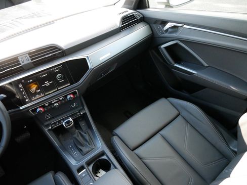 Used 2025 Audi Q3 2.0T Premium w/ Convenience Package image 11