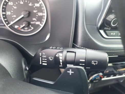 Used 2022 Nissan Rogue SV FWD image 37