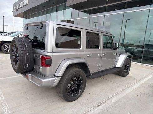 Used 2021 Jeep Wrangler Unlimited Sahara image 4