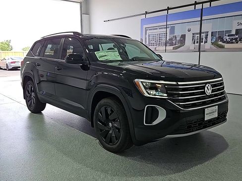 New 2026 Volkswagen Atlas SE FWD image 2
