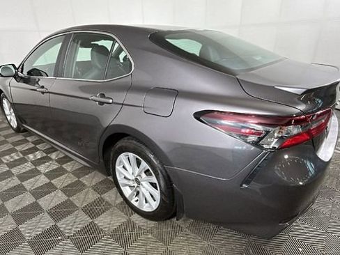 Used 2024 Toyota Camry SE FWD image 5