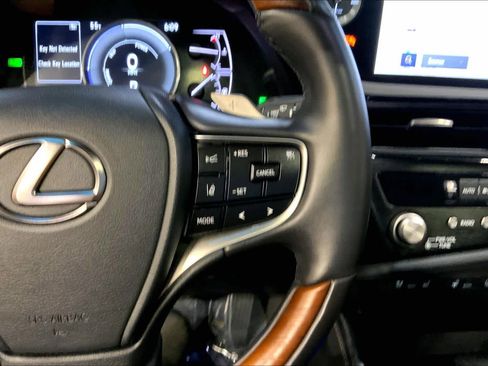 Used 2025 Lexus ES 300h w/ Luxury Package image 24