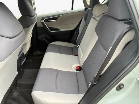 Used 2021 Toyota RAV4 XLE w/ Convenience Package AWD/4WD image 16