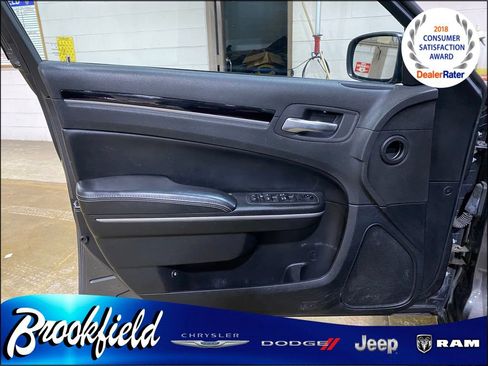 Used 2019 Chrysler 300 S image 15