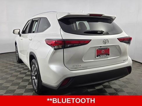Used 2023 Toyota Highlander XLE image 7