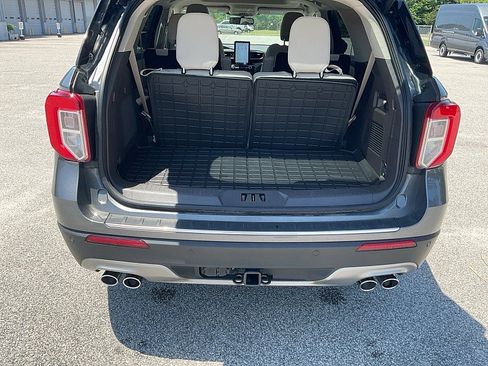 Used 2022 Ford Explorer Platinum w/ Equipment Group 601A AWD/4WD image 17