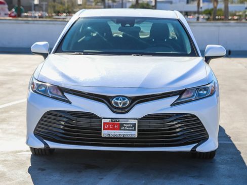 Used 2020 Toyota Camry LE image 3