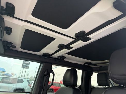 Used 2024 Ford Bronco Wildtrak image 15