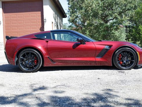 Used 2016 Chevrolet Corvette Z06 w/ 3LZ Preferred Equipment Group image 6