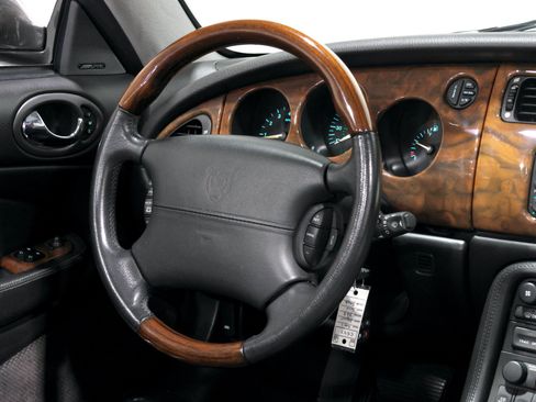 Used 2001 Jaguar XK8 Convertible RWD image 37