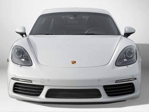 Used 2017 Porsche 718 Cayman S image 3