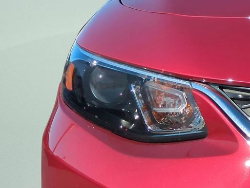 Used 2018 Chevrolet Malibu Premier w/ Driver Confidence Package image 9