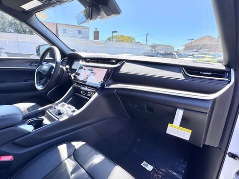 New 2026 Jeep Grand Cherokee L Limited AWD/4WD image 18